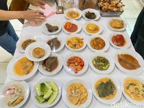 RM Padang Tertua di Jakarta Ini Punya Menu Peranakan Minang China