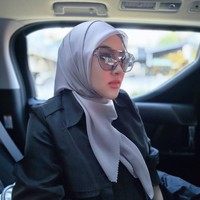 Setelah melahirkan putri pertamanya dengan Reino Barack, berat badan Syahrini juga tak terlihat melonjak pesat. Berat badannya itu tampak masih stabil melihat penampilannya yang tak jauh berbeda. Foto: Instagram/@princessyahrini