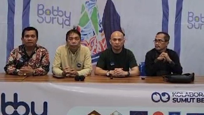 : Tim Hukum Bobby-Surya saat konferensi pers soal pencabutan laporan. Foto: Istimewa