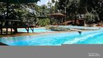 Kolam Renang dengan Sumber Air Pegunungan di Bandung