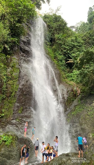 Hidden Gem Karawang, Curug Cigentis yang Tenang