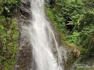 Hidden Gem Karawang, Curug Cigentis yang Tenang