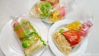Di Jakarta ada penjual asinan sayur Betawi yang terkenal enak dan legendaris. Di antaranya Asinan H.Mansyur, Asinan Ny.Isye, dan Asinan H.Asymuni. Foto: Detikcom / Atiqa Rana