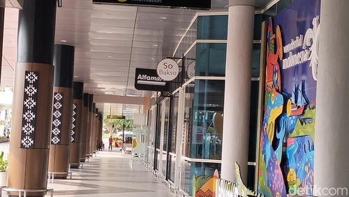 Suasana lengang Bandara Komodo, Minggu (10/11/2024). (Ambrosius Ardin/detikBali)