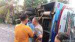Penampakan Bus Sugeng Rahayu Terguling di Balongbendo Sidoarjo
