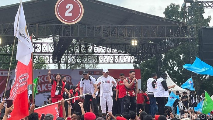 Calon Gubsu no urut 2 Edy Rahmayadi saat orasi di Medan. (Foto: Kartika Sari/detikSumut).