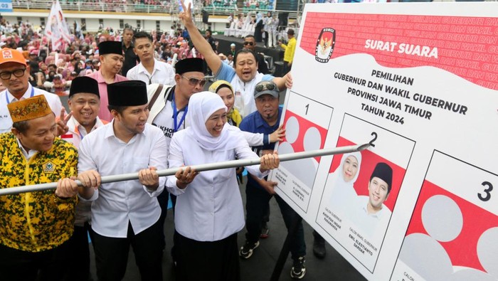 Denny Caknan Meriahkan Kampanye Akbar, Doakan Hajat Khofifah-Emil Terkabul