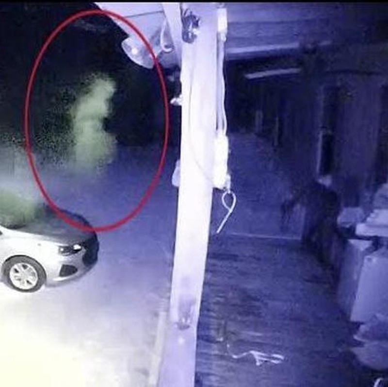 Pada tahun lalu, pengguna Reddit membagikan penampakan hantu yang terekam kamera. Kalau kalaian penakut jangan lihat sendiri.