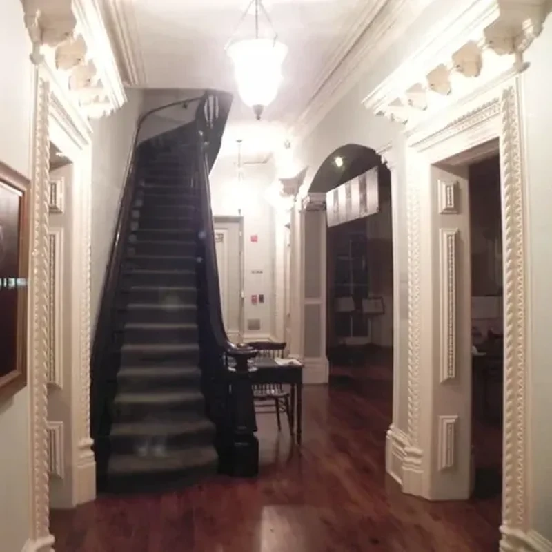 Pada tahun lalu, pengguna Reddit membagikan penampakan hantu yang terekam kamera. Kalau kalaian penakut jangan lihat sendiri.