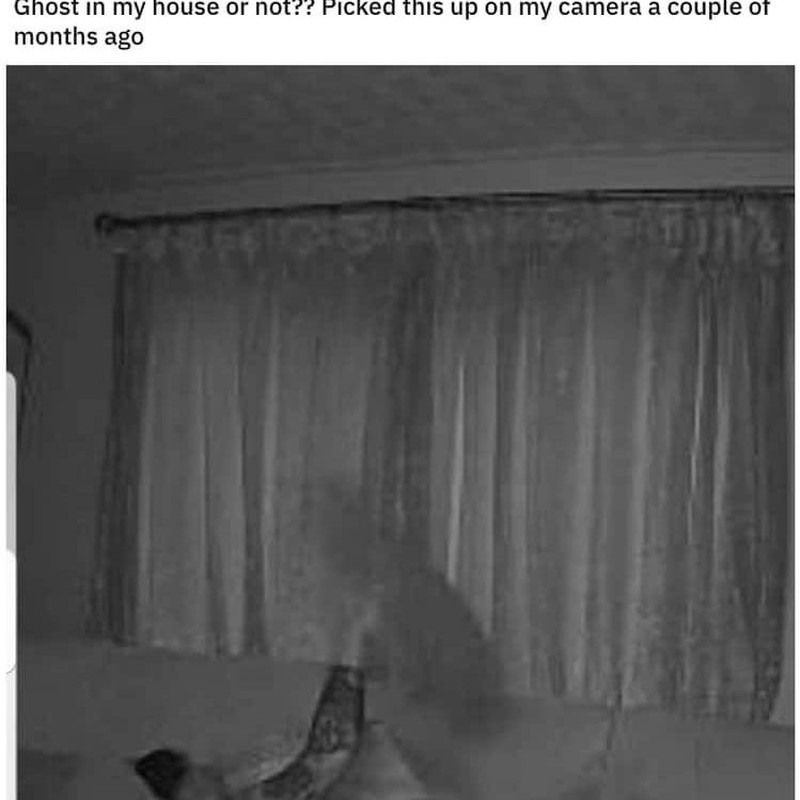 Pada tahun lalu, pengguna Reddit membagikan penampakan hantu yang terekam kamera. Kalau kalaian penakut jangan lihat sendiri.