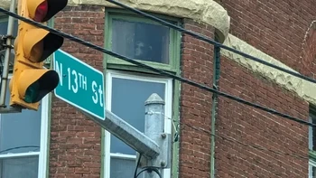 Coba perhatikan jendela atas. Foto: Reddit