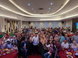Emil Dardak Bahagia Reuni dengan Keluarga Besar Bani Thohir
