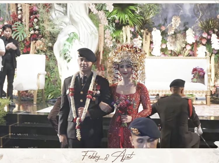 Momen Prosesi Pedang Pora Febby Rastanty dengan Iptu Sudrajad Djumantara