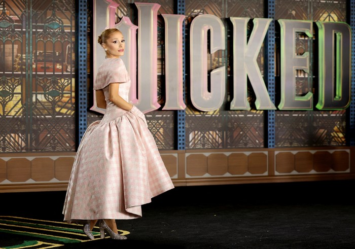 LOS ANGELES, CALIFORNIA - NOVEMBER 09: Ariana Grande attends the Los Angeles Premiere of Universal Pictures 