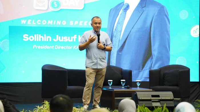 Financial Wellness Day Kalla menghadirkan OJK dan BSI. Acara ini dibuka oleh CEO Kalla Solihin Jusuf Kalla di Saoraja Ballroom.