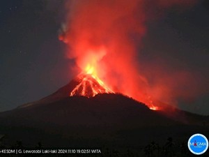 Gunung Lewotobi Meletus 5 Kali Hari Ini, Aliran Lava Mencapai 4.340 Meter