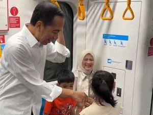 Video: Momen Jokowi Ajak Cucu Jalan-jalan Naik MRT