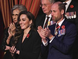 Foto: Momen Langka Kate Middleton Muncul Lagi di Publik, Bergaya Serba Hitam