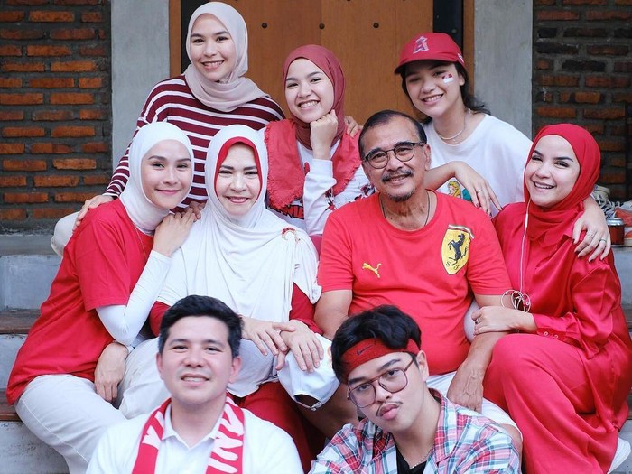Haykal Kamil bersama ayah dan keluarga.