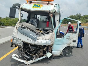 Mobil Operasional PAL TV Laka Tunggal di Tol Indraprabu, 2 Teknisi Luka-luka