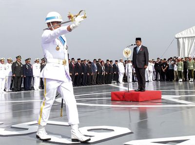 Ketua MPR Peringati Hari Pahlawan di KRI Semarang