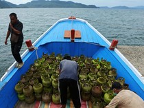 Melihat Pendistribusian Elpiji Subsidi ke Pulau Terluar Aceh