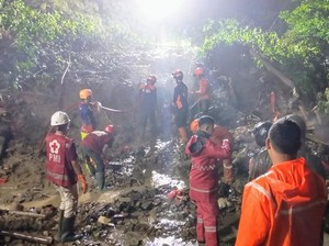 Rumah di Kebumen Tertimpa Longsor, 2 Orang Tertimbun