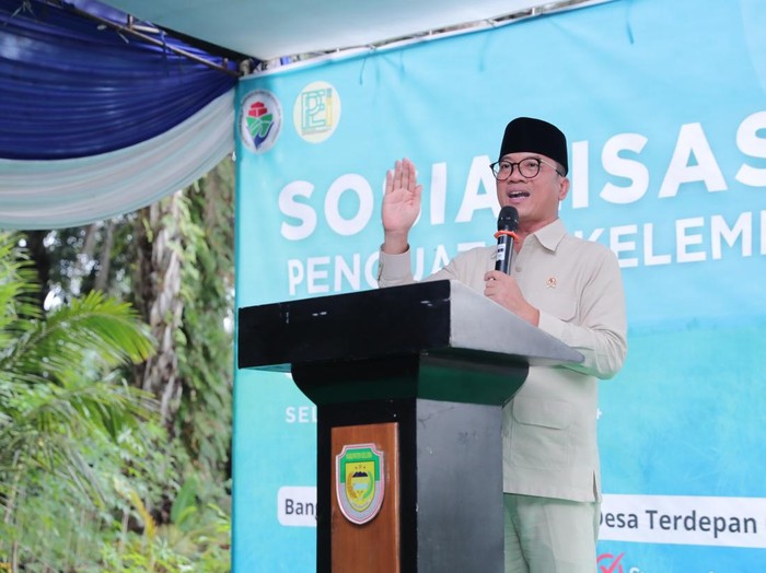 Menteri Desa Yandri Susanto saat berkunjung ke Seluma, Bengkulu