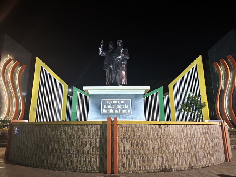Monumen Cinta Sejati Habibie & Ainun di Kota Parepare, Sulawesi Selatan