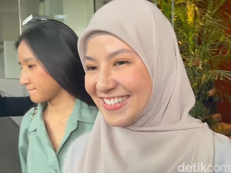 Senyum Natasha Rizki Banyak Didoakan Rujuk dengan Desta