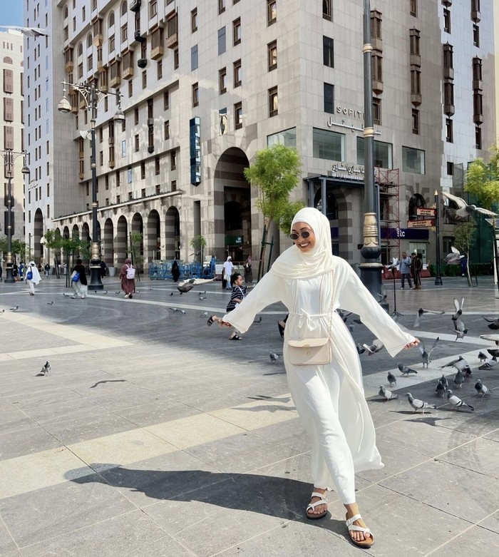 Novia Bachmid Novia Bachmid