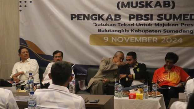 Pengkab PBSI Sumedang menuntaskan Musyawarah Kabupaten (Muskab) di Hotel Amory, Sabtu (9/11/2024) sore. Hasilnya, Incumbent Indra Jayaatmaja kembali terpilih menjadi Ketua Umum untuk periode 2024-2028.