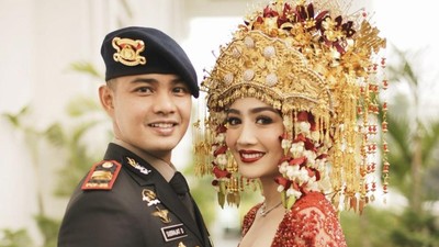 7 Gaya Febby Rastanty Tampil Menari di Acara Resepsi Nikah Adat Palembang