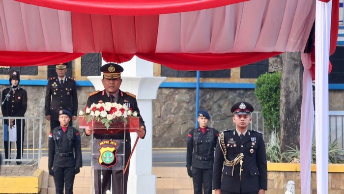 Polda Metro Jaya menggelar upacara peringatan Hari Pahlawan 10 Oktober 2024.