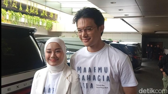 Rey Mbayang dan Dinda Hauw.