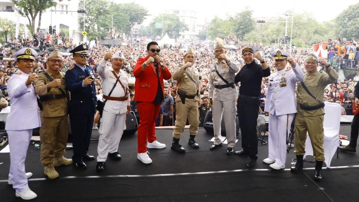 Semarak peringatan Hari Pahlawan di Tugu Pahlawan Surabaya