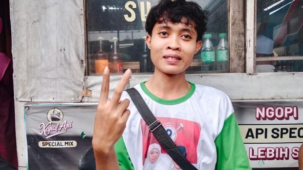 Senangnya Pedagang Asongan di Jember ada Kampanye Akbar Khofifah-Emil: Dagangan Ludes!