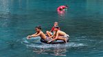 Serunya Bermain Air di Danau Biru Cibanten