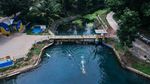 Serunya Bermain Air di Danau Biru Cibanten