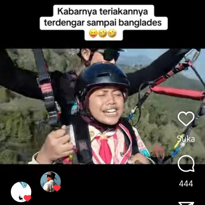 siswi berbaju pramuka takut saat naik paralayang di kota batu