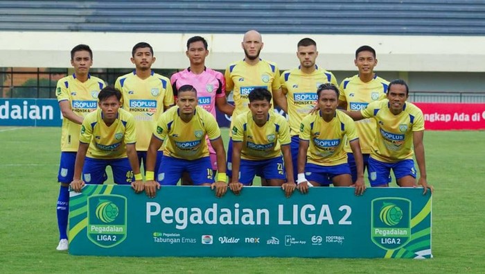 Skuad Gresik United saat menghadapi Persela Lamongan