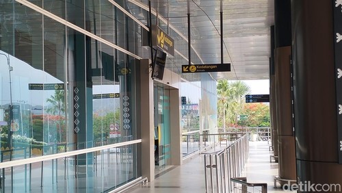 Suasana lengang di Bandara Internasional Komodo Labuan Bajo, Manggarai Barat, NTT, Minggu (10/11/2024). (Foto: Ambrosius Ardin/detikBali)