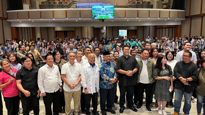 Syaikhu-Ilham saat menghadiri Seminar ‘Cagub-Cawagub Bicara Pendidikan
