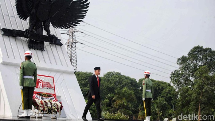 Wapres Gibran Pimpin Upacara Hari Pahlawan Wakil Presiden Gibran Rakabuming Raka memimpin upacara ziarah nasional di Taman Makam Pahlawan (TMP) Kalibata, Jakarta Selatan, Minggu (10/11/2024). Upacara ini dalam rangka memperingati Hari Pahlawan.