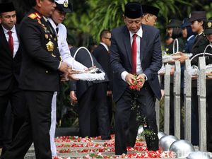 Wiranto hingga Menteri Kabinet Merah Putih Tabur Bunga di TMP Kalibata