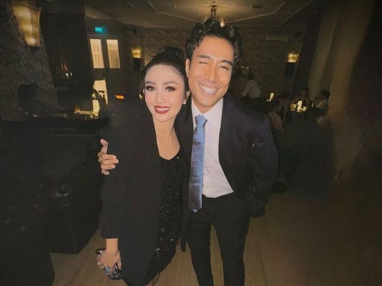 7 Foto After Party Febby Rastanty, Tampil Santai Dengan Busana Serba Hitam
