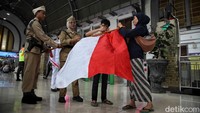 Aksi teatrikal ini digelar dalam rangka memperingati Hari Pahlawan.  