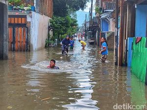 Banjir Landa Perumahan di Katapang Bandung