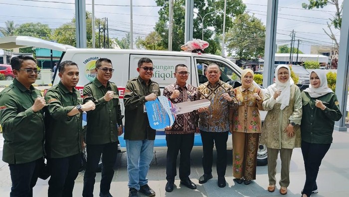 Bank Sumsel Babel serahkan bantuan mobil ambulance ke RSUD Sekayu.