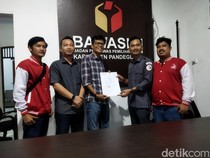 Cabup Pandeglang Nomor 1 Dilaporkan ke Bawaslu soal Pose Jari Bareng Sekdes